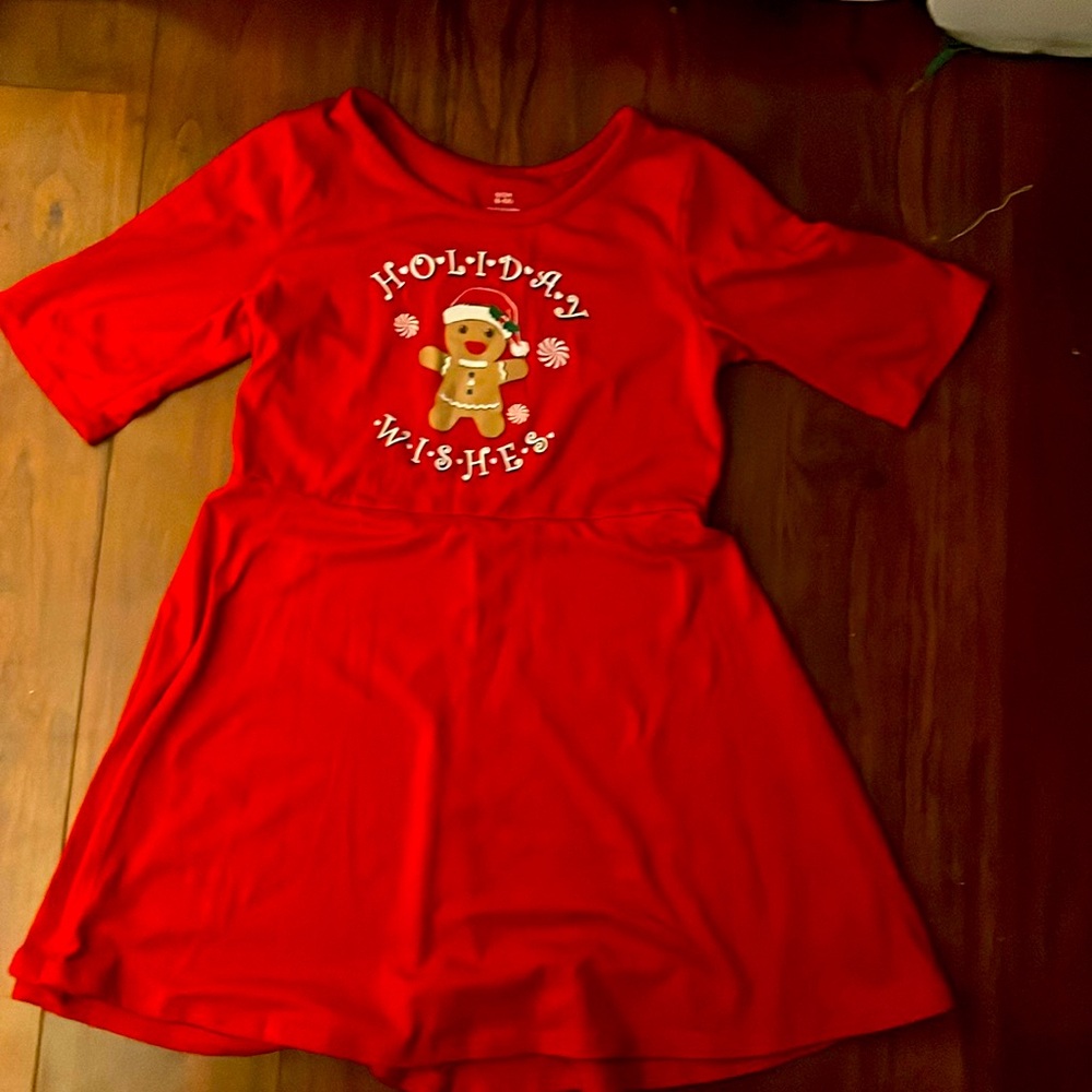 Red Christmas dress, says “ holiday wishes”, has short sleeves, size 6 in kids.
